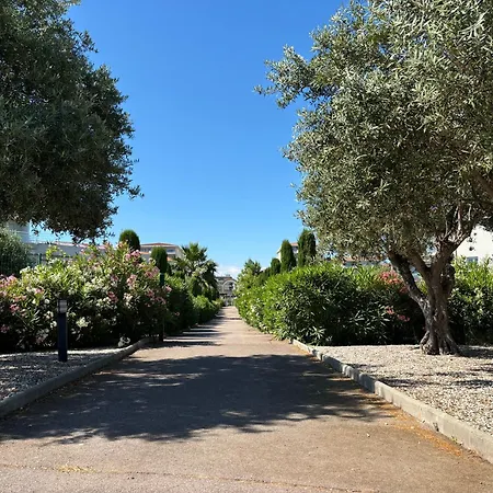 Апартаменты Beachside With Pool & Garden In Juan Les Pins Антиб