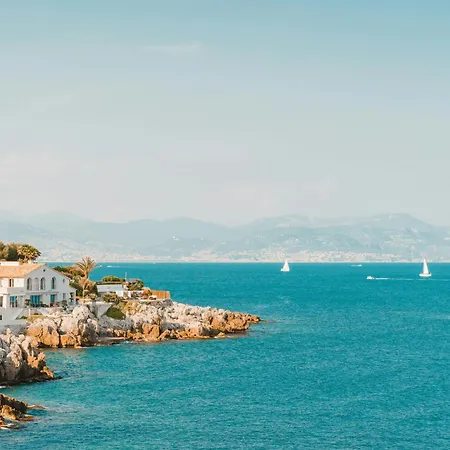 Апартаменты Beachside With Pool & Garden In Juan Les Pins Антиб