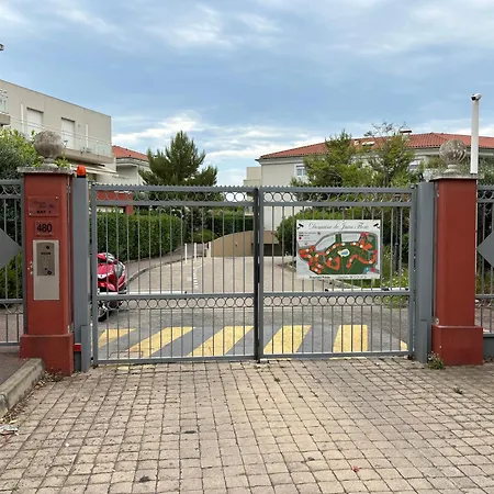 Beachside With Pool & Garden In Juan Les Pins Antibes