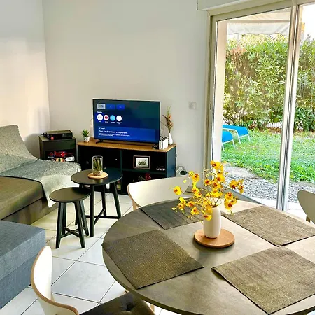 Beachside With Pool & Garden In Juan Les Pins Apartmán